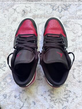 Air Jordan Low Top Sneakers in black & red
